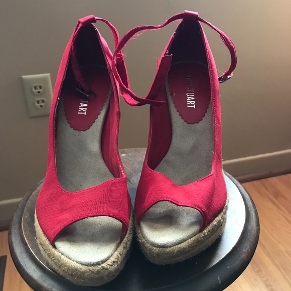 Red Fabric Platform Heel Peep Toes with Ankle Strap - size 9 - Picture 2 of 7